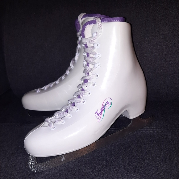 Woman Skates - Picture 3 of 5